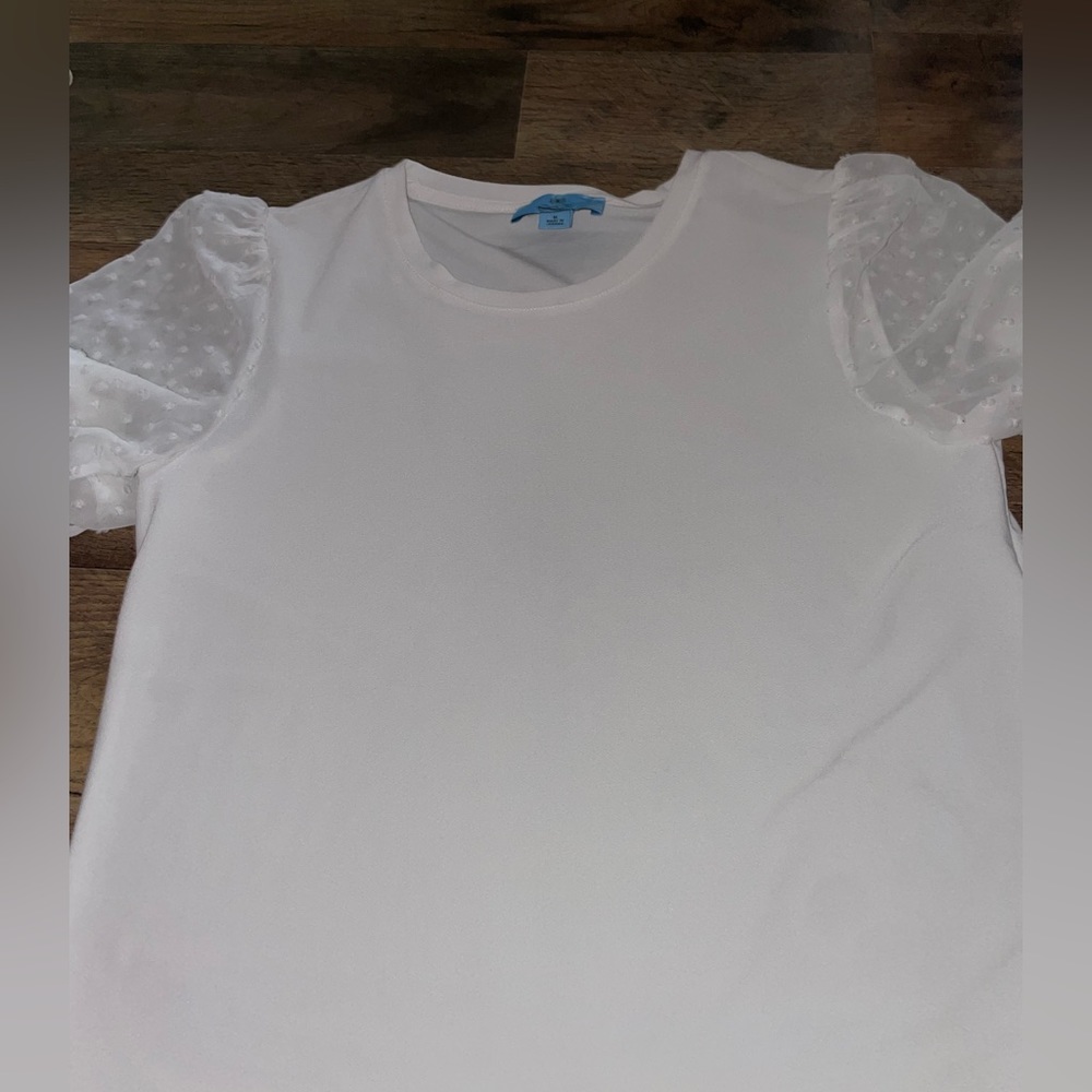 white puff sleeve blouse‼️‼️‼️